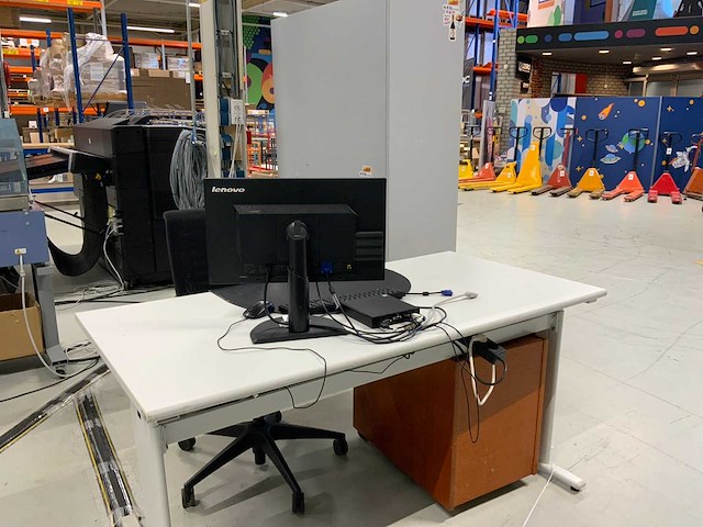 Magazijn werkplek - afbeelding 1 van  21