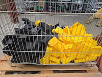Magazijnbakken in mand kruizinga, partij - afbeelding 1 van  4