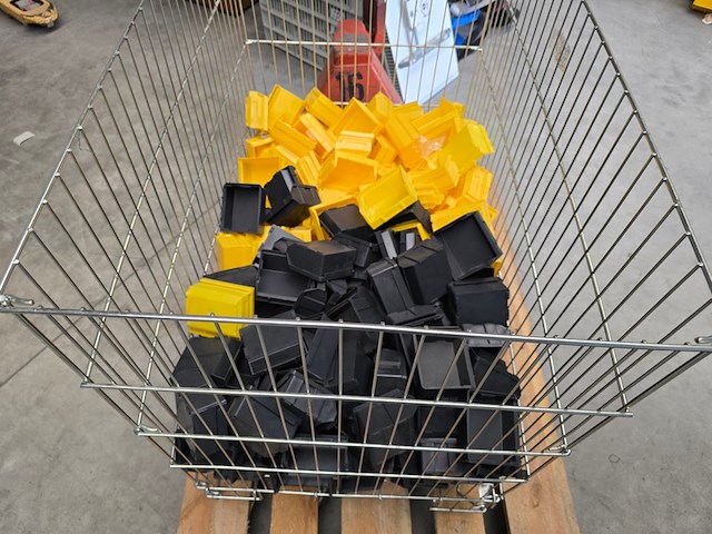 Magazijnbakken in mand kruizinga, partij - afbeelding 4 van  4
