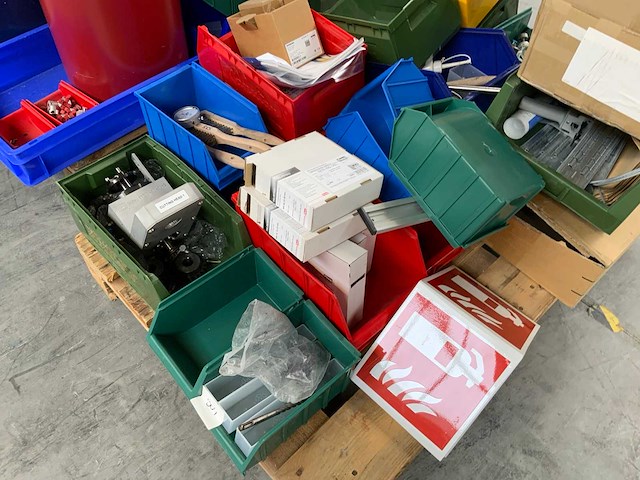 Magazijnbakken inclusief inhoud (machine) verbruiksonderdelen (60x) - afbeelding 12 van  12