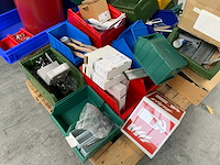 Magazijnbakken inclusief inhoud (machine) verbruiksonderdelen (60x) - afbeelding 12 van  12