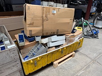 Magazijnbakken op 2x pallet - afbeelding 1 van  5
