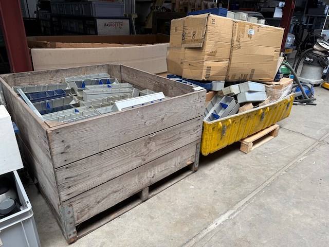 Magazijnbakken op 2x pallet - afbeelding 5 van  5