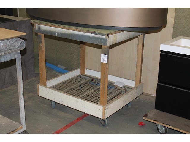 Magazijnkar. afmeting 88 x 80 x 92 cm. let op! exclusief genummerde producten op de kar. - afbeelding 1 van  1