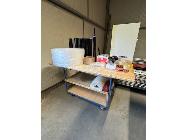 Magazijnkar met inpakmateriaal - afbeelding 2 van  7