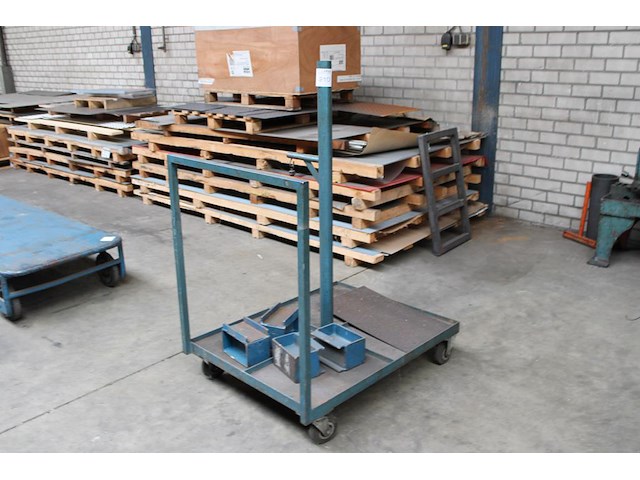 Magazijnkar met opbouw. afmeting 100 x 80 x 140 cm. - afbeelding 1 van  2