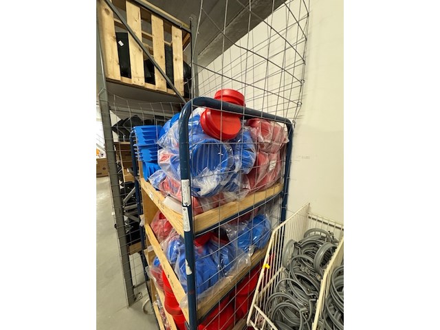 Magazijnkar met partij deksels - afbeelding 3 van  4