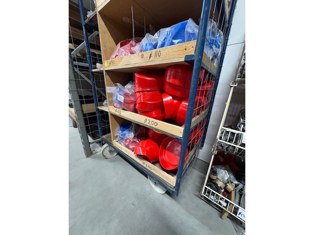 Magazijnkar met partij deksels - afbeelding 4 van  4