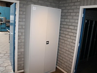 Magazijnkast met 2 deuren. afmeting 92 x 42 x 195 cm. let op: exclusief inhoud. - afbeelding 1 van  3