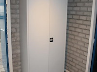 Magazijnkast met 2 deuren. afmeting 92 x 42 x 195 cm. let op: exclusief inhoud. - afbeelding 2 van  3