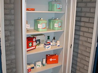 Magazijnkast met 2 deuren. afmeting 92 x 42 x 195 cm. let op: exclusief inhoud. - afbeelding 3 van  3