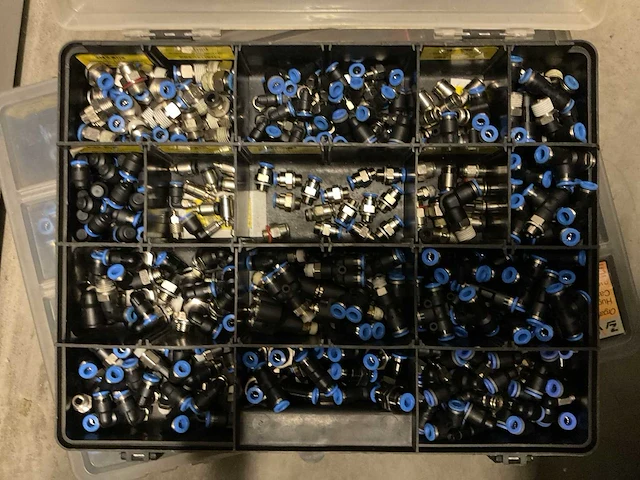 Magazijnkast met inhoud (2x) - afbeelding 13 van  21