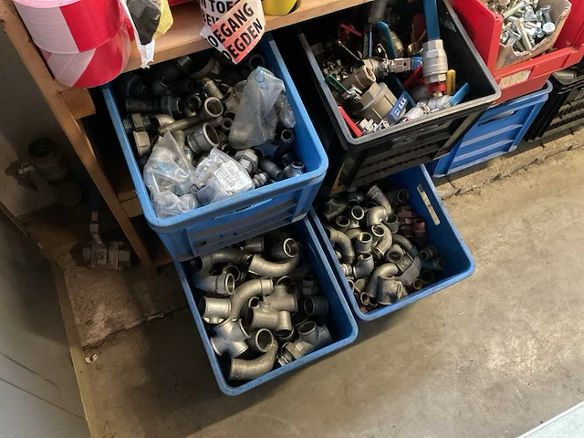 Magazijnkast met inhoud (2x) - afbeelding 18 van  21