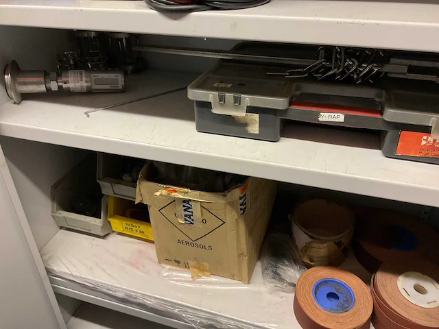 Magazijnkast met inhoud (2x) - afbeelding 2 van  21