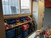 Magazijnkast met inhoud (2x) - afbeelding 1 van  21