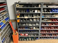 Magazijnkast met inhoud (3x) - afbeelding 1 van  6