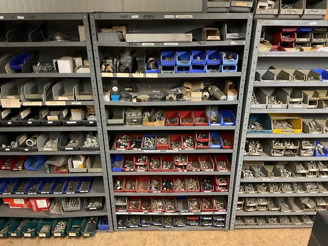 Magazijnkast met inhoud (3x) - afbeelding 2 van  6