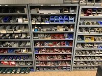 Magazijnkast met inhoud (3x) - afbeelding 2 van  6