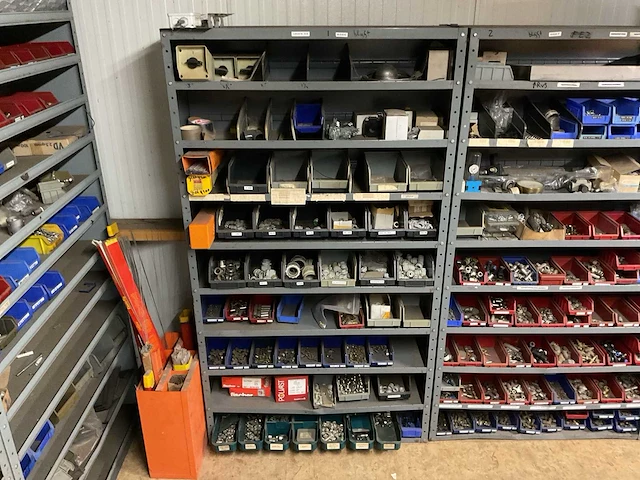 Magazijnkast met inhoud (3x) - afbeelding 3 van  6