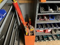 Magazijnkast met inhoud (3x)
