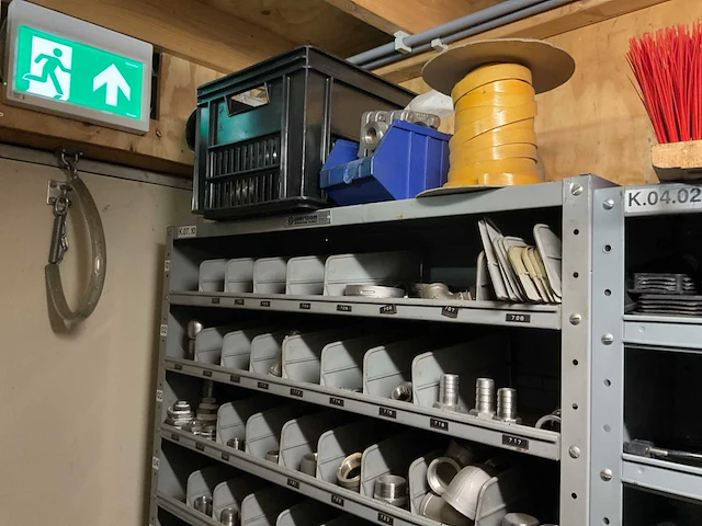 Magazijnkast met inhoud (4x) - afbeelding 7 van  18