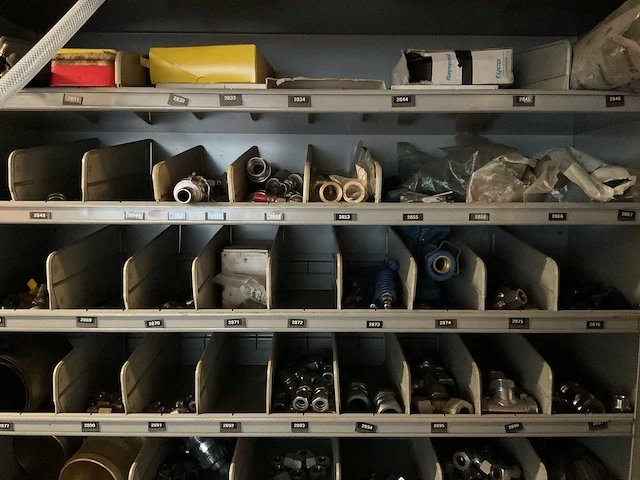 Magazijnkast met inhoud (4x) - afbeelding 13 van  18