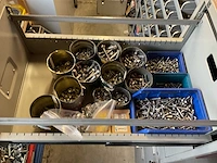 Magazijnkast met inhoud (4x) - afbeelding 1 van  31