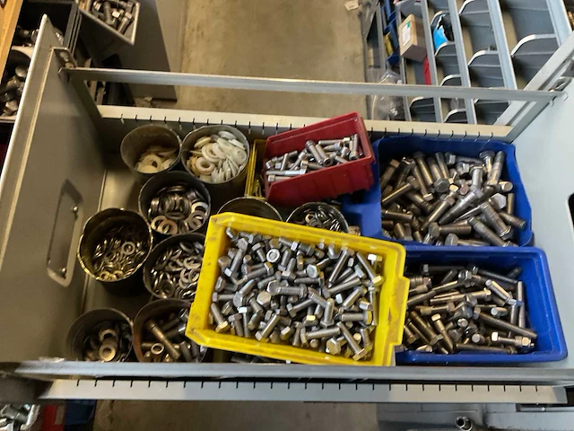 Magazijnkast met inhoud (4x) - afbeelding 30 van  31