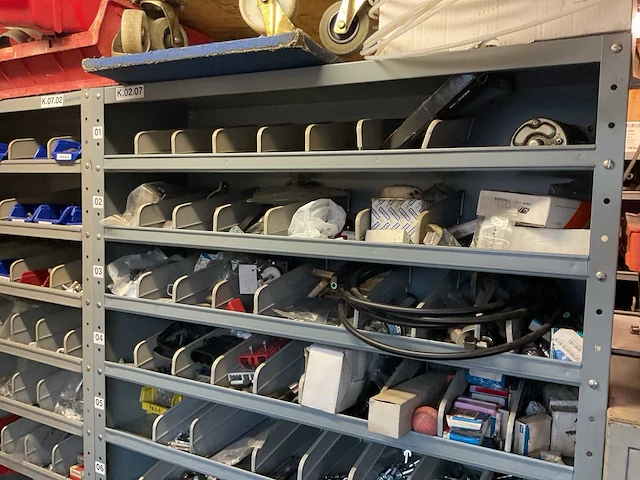 Magazijnkast met inhoud (4x) - afbeelding 29 van  31