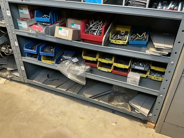 Magazijnkast met inhoud (4x) - afbeelding 6 van  31