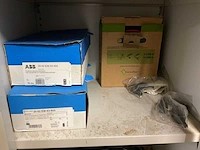 Magazijnkast met inhoud (4x) - afbeelding 15 van  20