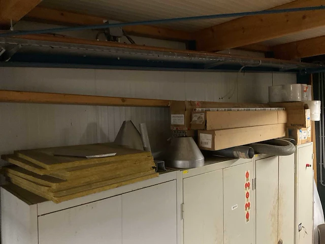 Magazijnkast met inhoud (4x) - afbeelding 2 van  20