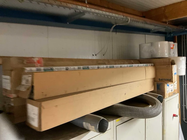 Magazijnkast met inhoud (4x) - afbeelding 3 van  20