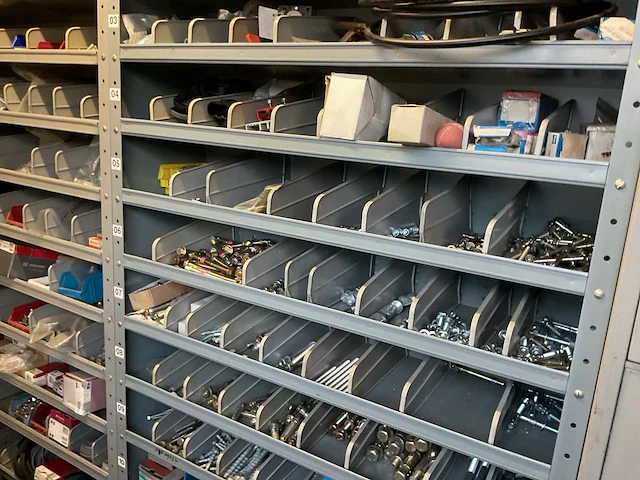 Magazijnkast met inhoud (4x) - afbeelding 11 van  31