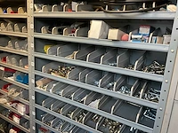 Magazijnkast met inhoud (4x) - afbeelding 11 van  31