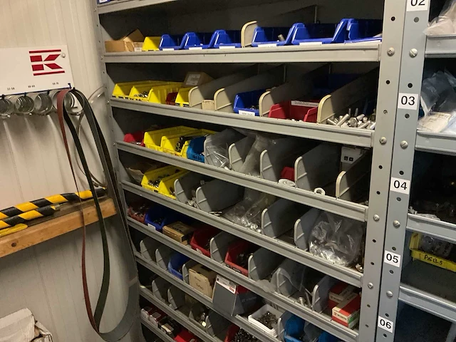 Magazijnkast met inhoud (4x) - afbeelding 14 van  31