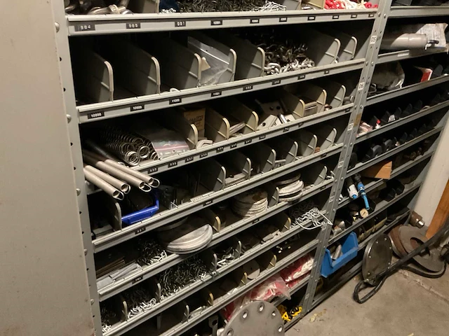 Magazijnkast met inhoud (4x) - afbeelding 17 van  31