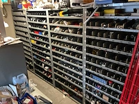 Magazijnkast met inhoud (4x)