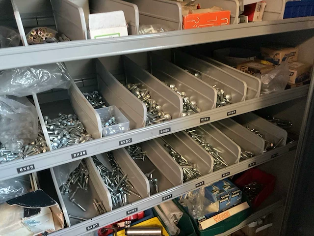 Magazijnkast met inhoud - afbeelding 5 van  7