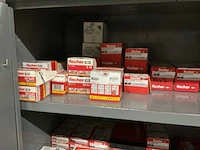 Magazijnkast met inhoud - afbeelding 2 van  9