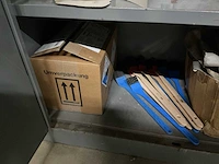 Magazijnkast met inhoud - afbeelding 8 van  9