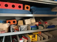 Magazijnkast met inhoud - afbeelding 3 van  7
