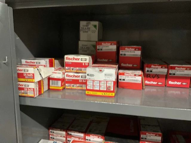 Magazijnkast met inhoud - afbeelding 7 van  9