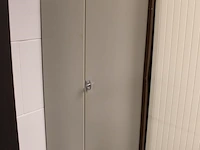 Magazijnkast met twee deuren, afm. 100 x 40 x 197 cm. - afbeelding 2 van  4