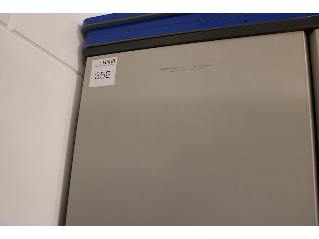Magazijnkast met twee deuren, afm. 100 x 40 x 197 cm. - afbeelding 3 van  4
