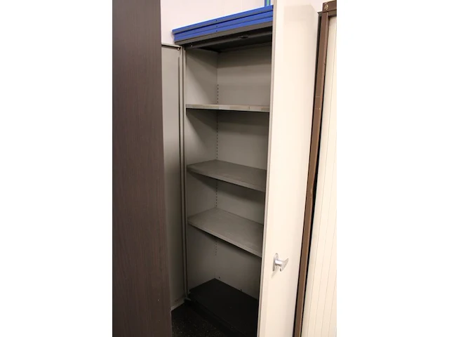 Magazijnkast met twee deuren, afm. 100 x 40 x 197 cm. - afbeelding 4 van  4