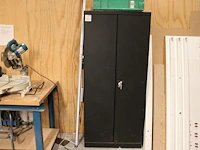 Magazijnkast met twee deuren, afm. 80 x 40 180 cm. let op! ophalen op tweede afhaaldag.