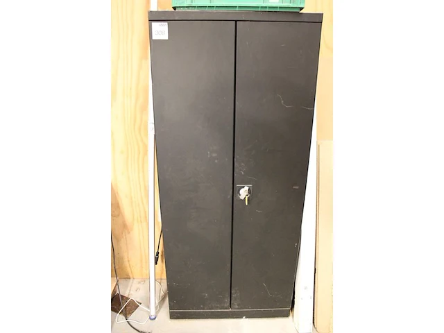 Magazijnkast met twee deuren, afm. 80 x 40 180 cm. let op! ophalen op tweede afhaaldag. - afbeelding 2 van  3