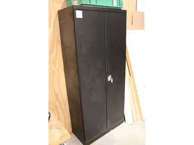 Magazijnkast met twee deuren, afm. 80 x 40 180 cm. let op! ophalen op tweede afhaaldag. - afbeelding 3 van  3