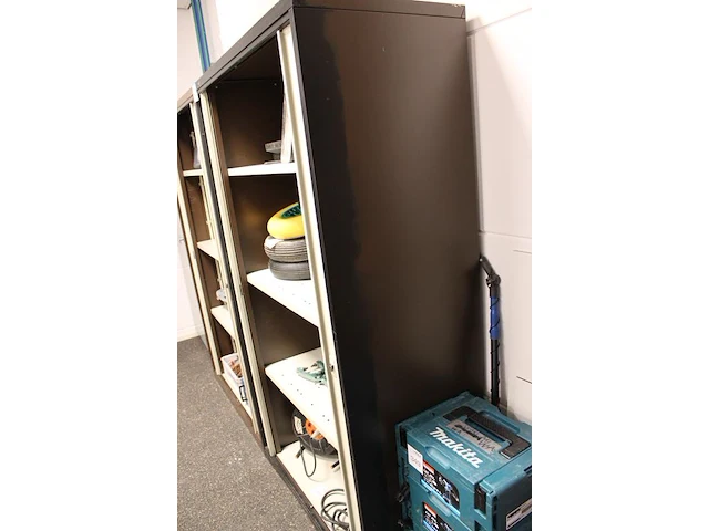 Magazijnkast met twee roldeuren, afm. 115 x 54 x 197 cm. - afbeelding 3 van  4